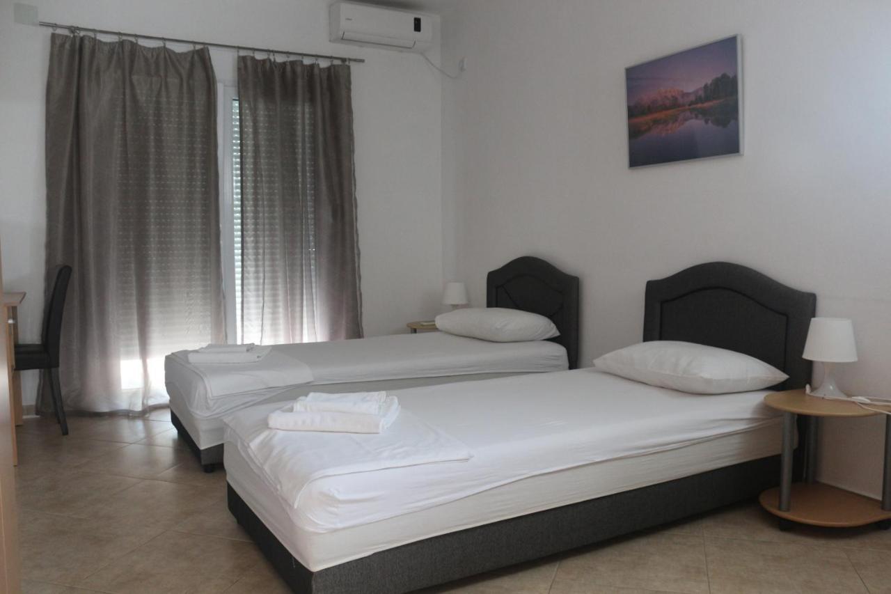 Apartment'S Meti Улцин Екстериор снимка