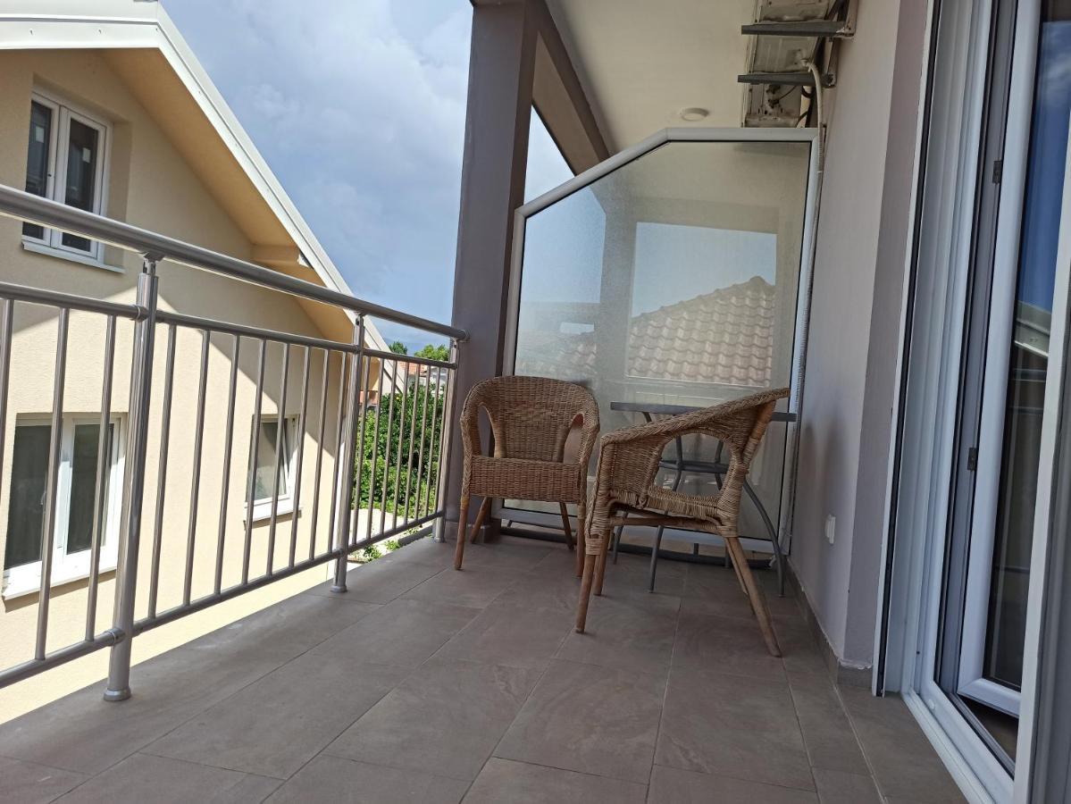 Apartment'S Meti Улцин Екстериор снимка