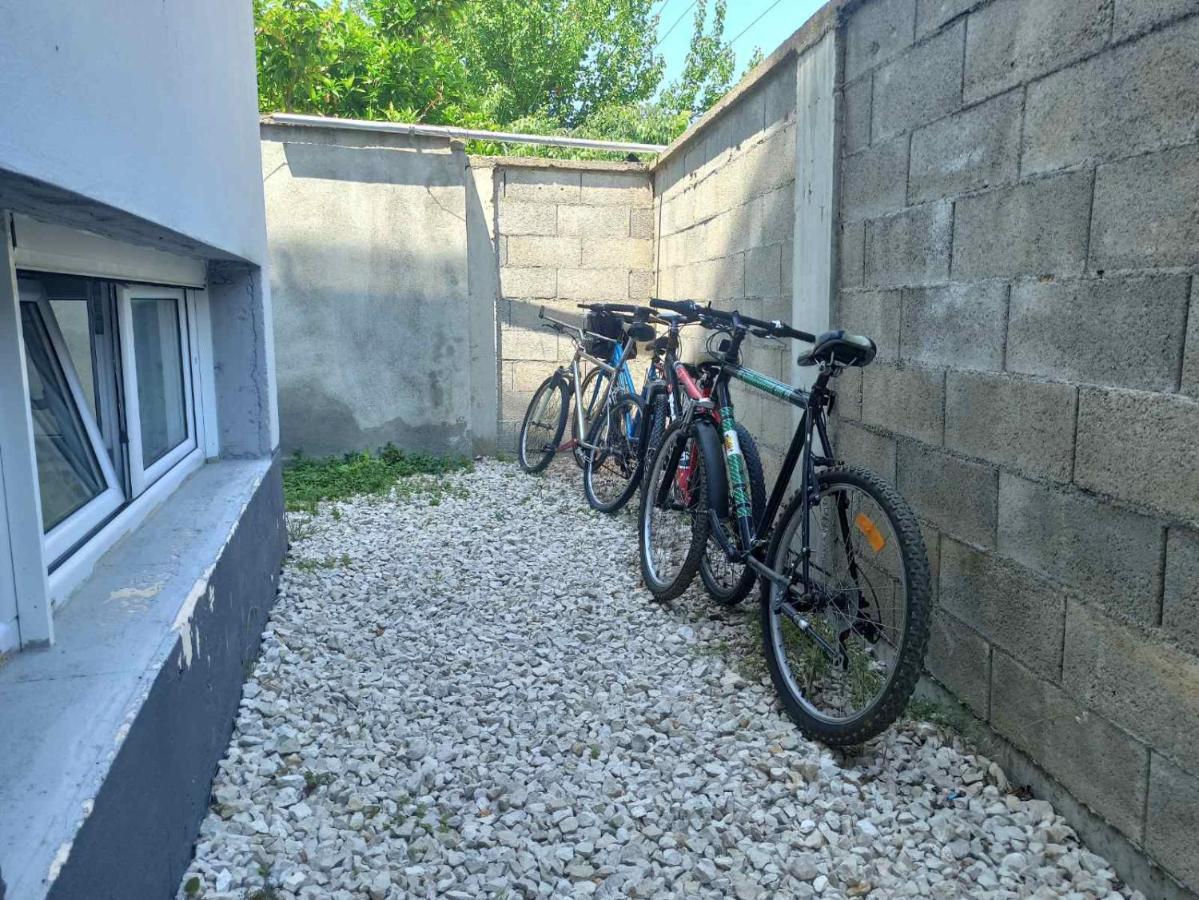 Apartment'S Meti Улцин Екстериор снимка