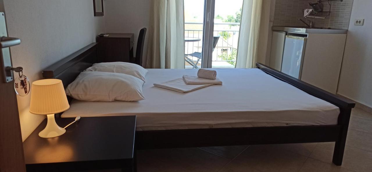 Apartment'S Meti Улцин Екстериор снимка