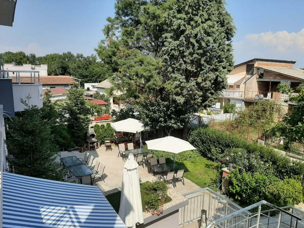 Apartment'S Meti Улцин Екстериор снимка